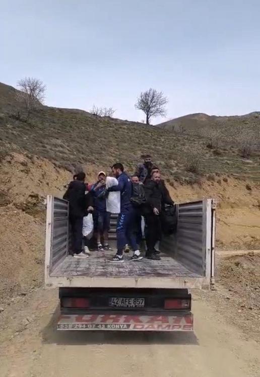 Heyelan nedeniyle 6 gündür kapalı olan Hakkari-Van kara yolu, kontrollü ulaşıma açıldı