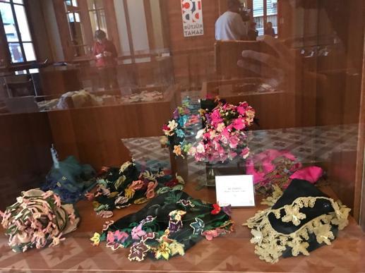 Anadolunun oyalı yazmaları Şadiye doktorun 40 yıllık birikimiyle sergileniyor