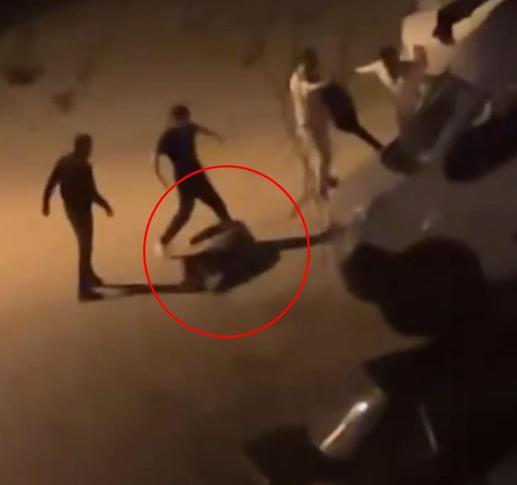 Tartıştığı 4 kişi tarafından tekme-tokat dövüldü