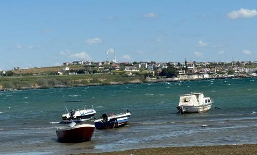 Tekirdağda fırtına; eğitim uçuşları iptal edildi, balıkçılar denize açılamadı