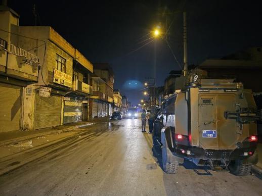 Çift tabancalı saldırgan, kaldırımda telefonla konuşan kişiyi öldürdü