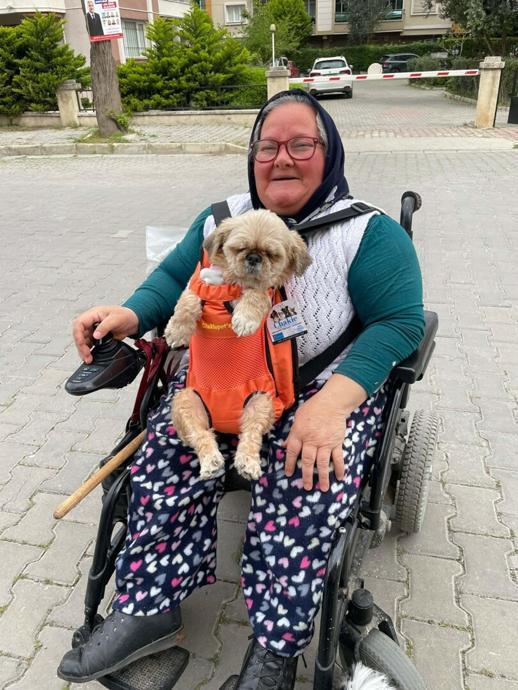 Yürüme yetisi sonrası eşini de kaybetti; can dostu Fıstık ile hayata tutundu