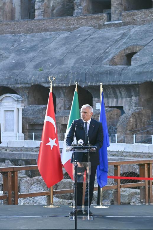 İtalya Kültür Bakanı Giuli: Türkiye küresel bir referans noktasıdır