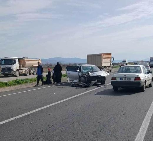 Manisa’da TIR, otomobil ve kamyonla çarpıştı: 5 yaralı
