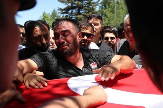 Pençe-Kilit Harekatı şehitleri toprağa veriliyor