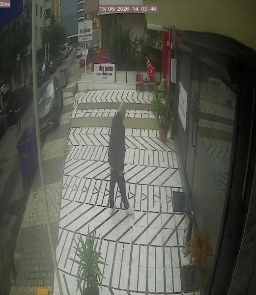 Erhan Karaalın aracına takip cihazının takıldığı anların görüntüleri ortaya çıktı