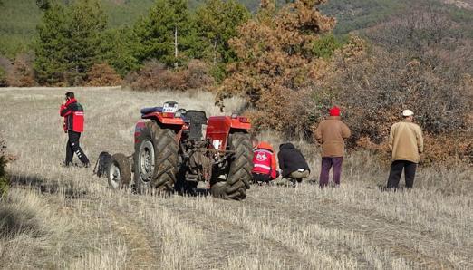 Önceki gün kaybolmuştu, çamura saplanmış aracı bulundu