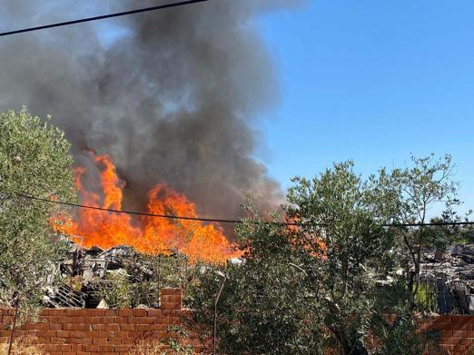 Manisadaki palet fabrikası yangını kontrol altında