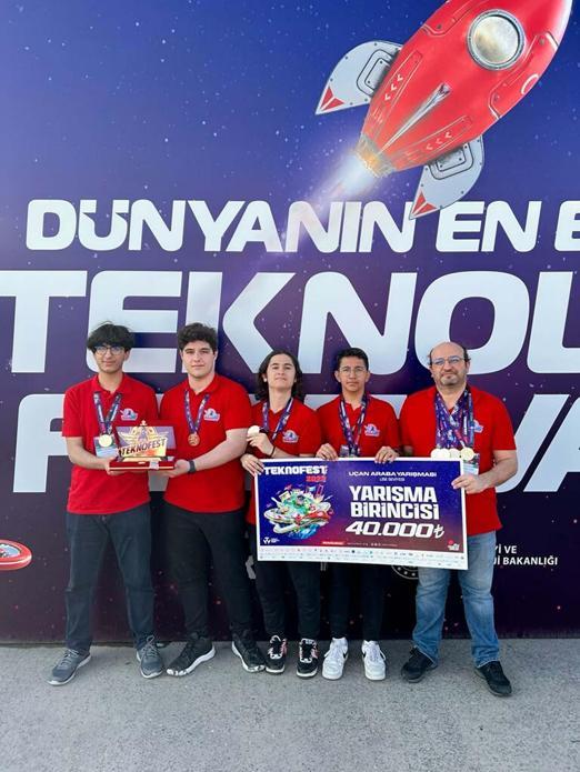 Bahçeşehir Koleji öğrencileri, TEKNOFESTte ödülleri topladı