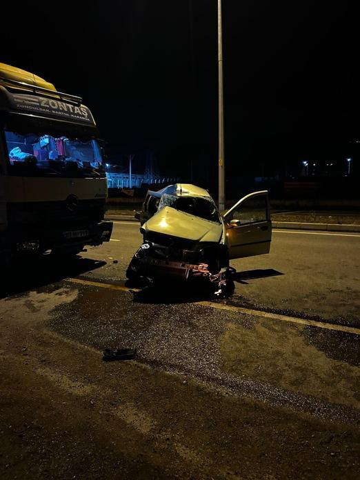 Kamyonun çarptığı otomobilin sürücüsü öldü