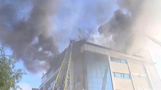 Esenyurtta 3 katlı tekstil fabrikasında çıkan yangın söndürüldü