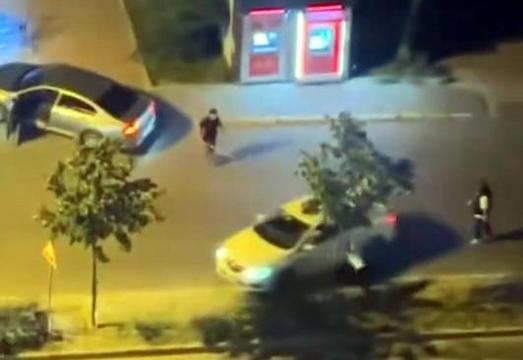 Avcılarda otomobilini tartıştığı sürücünün üzerine sürdü