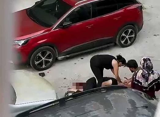 Bıçaklı kavganın sanığı 4,5 ayda tahliye oldu, ayırmak isteyen 1 yıldır elektronik kelepçeyle ev hapsinde