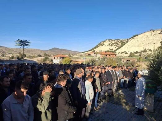 Devrilen traktörün sürücüsü Elvan, kazadan 1 gün sonra öldü