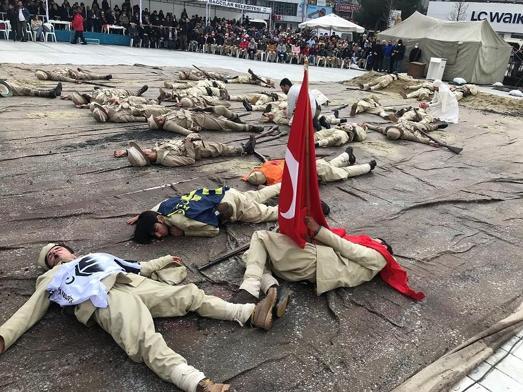 Çanakkale Zaferi coşkuyla kutlanıyor; Bağcılar Meydan’a plato kuruldu