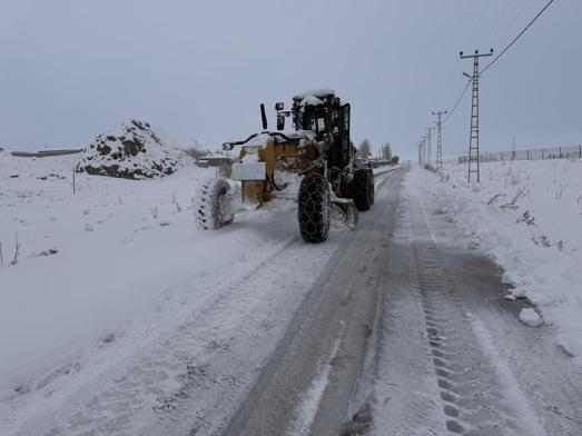 Vanda kardan kapanan 134 yerleşim yerinin yolu açıldı