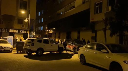 Zeytinburnunda eşini silahla öldürüp, intihar etti