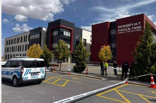 Üniversitede pompalı tüfekle vurduğu eski eşinin son anlarını kaydedip yakınlarına göndermiş