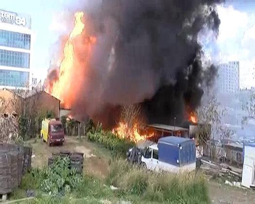 Başakşehirde kimya deposunda çıkan yangın söndürüldü