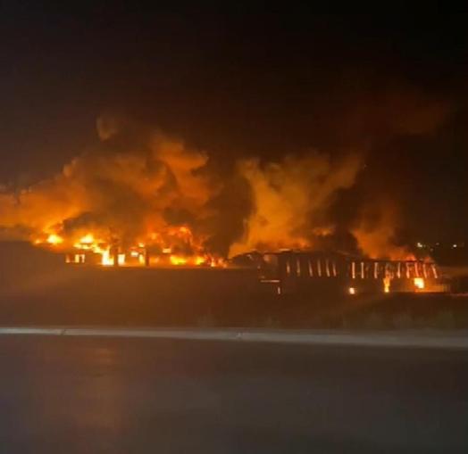 Arnavutköyde sünger ve plastik fabrikasındaki yangın söndürüldü