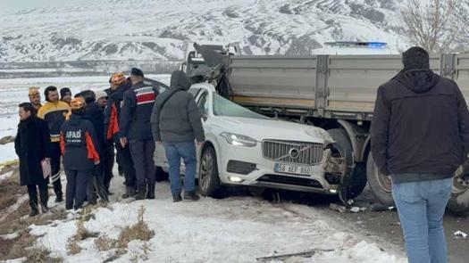 Sivasta buzlanma nedeniyle zincirleme kaza: 1 ölü, 2 yaralı