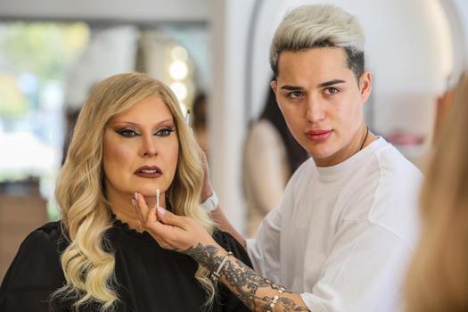 Kanser tedavisi gören Fatmaya makyaj morali