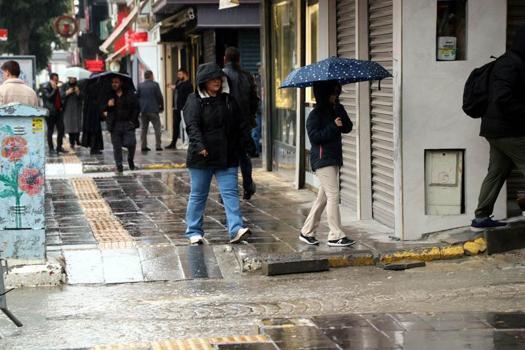 Van’da 29 Ekim törenleri yağmur nedeniyle kapalı alana alındı