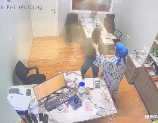 Nefes borusuna şeker kaçan kadın, Heimlich manevrasıyla kurtarıldı; o anlar kamerada