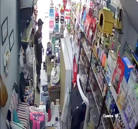 Esenyurtta biri oyaladı diğeri cep telefonunu böyle çaldı