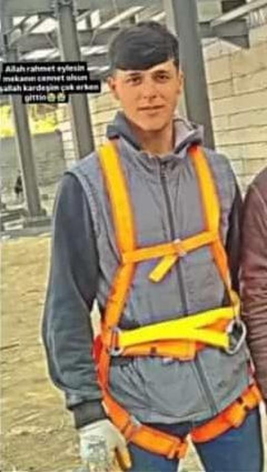 TIR’a çarpan minibüste ölen 6 işçi toprağa verildi