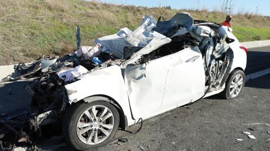 Silivride otomobil TIRın altına girdi: 1 ölü