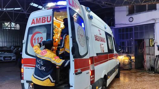 Fatihte 2 katlı binada yangın çıktı; 1 kişi hayatını kaybetti