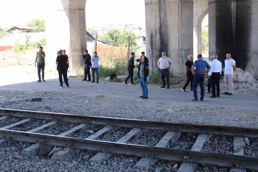 Malatyada yük treninin çarptığı yaya öldü