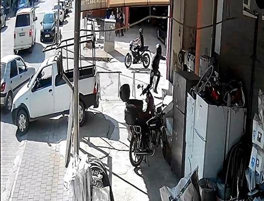 İş yerinde silahlı saldırıya uğrayan PVC ustası ağır yaralandı; o anlar kamerada