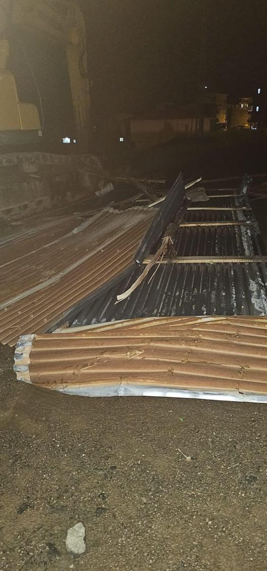 Hakkaride fırtına; çatılar uçtu, seralar zarar gördü