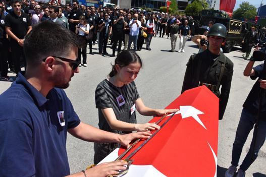 Pençe-Kilit Harekatı şehitleri toprağa verildi