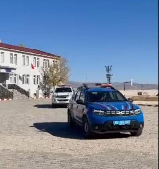 Van’da evde tutulan kurt kurtarıldı