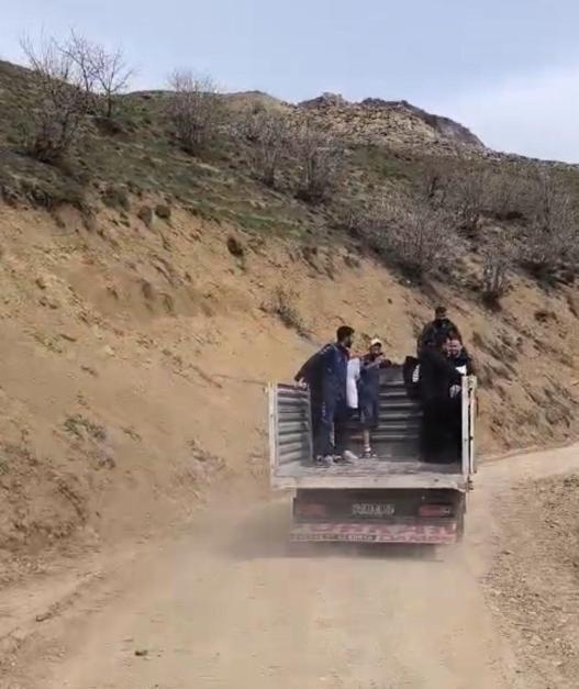 Heyelan nedeniyle 6 gündür kapalı olan Hakkari-Van kara yolu, kontrollü ulaşıma açıldı
