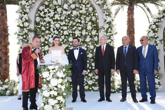 Antalya Büyükşehir Belediye Başkanı Böcek tutuklandı