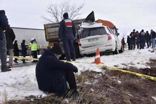 Sivasta buzlanma nedeniyle zincirleme kaza: 1 ölü, 2 yaralı