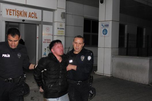Annesinin sevgilisini bıçaklamıştı; adliyeye sevk edildiler