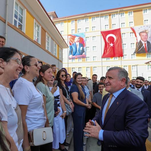 Bakan Bak: Kadın sporcularımızla gurur duyuyoruz