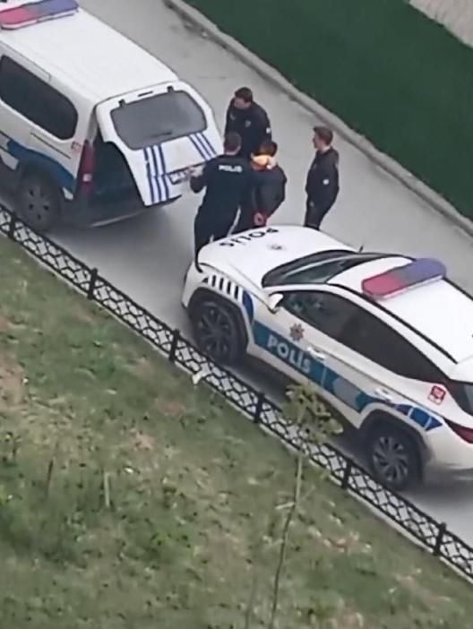 Mutfak görevlisiyim diyerek girdiği kız yurdunda takip ettiği öğrenciye arkadaşlık teklif etti, gözaltına alındı