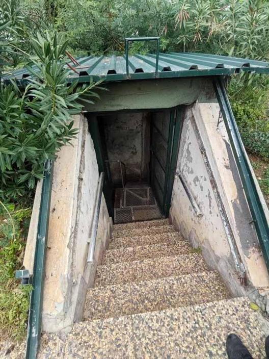 Falezlerdeki kaçak asansör ve baraka için yıkım kararı