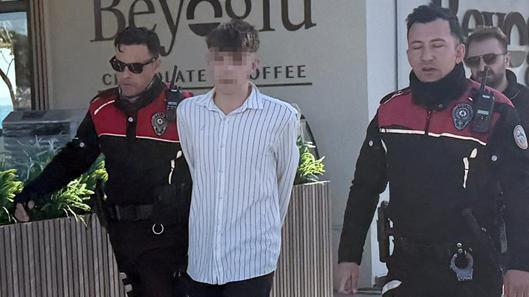 Selamlarını almadığı gerekçesiyle bacağından bıçakladılar