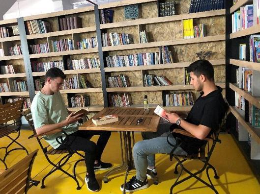 Güngörende köyiçi otoparkının bir kısmı kütüphaneye çevrildi