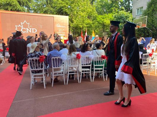 Türk ve Kanada müfredatında eğitim gören öğrenciler çift diplomayla mezun oldu