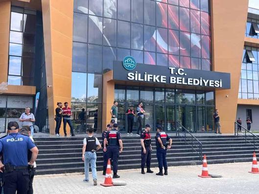 Mersinde Silifke Belediyesine operasyon