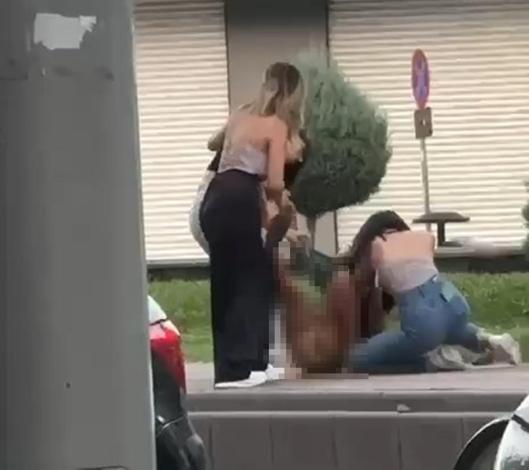 Batman’da genç kızların kavgası kamerada