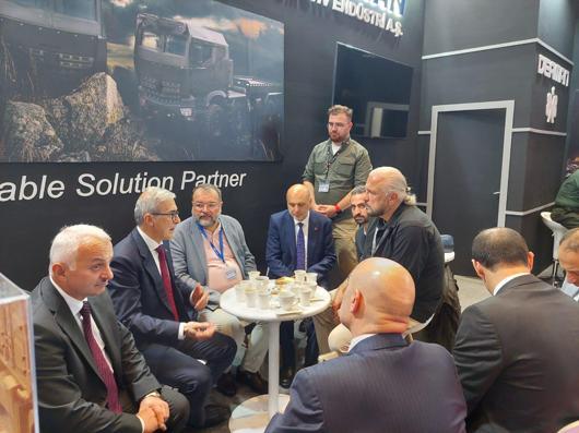 Koluman, Indo Defence Expo & Forum 2022 fuarında ilgi odağı oldu